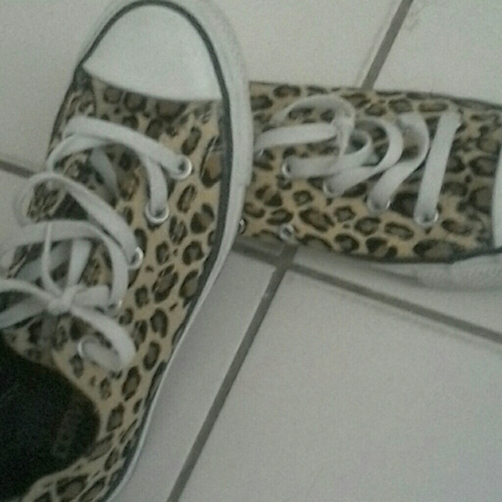 Converse shoes - Picture 2 of 2